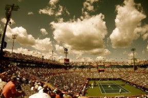 国足对阵日韩比赛表现对比，国足对战韩国精彩回放