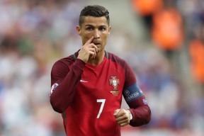 开云体育在线登入-英超冠军宝座争夺：悬念持续，精彩不断！，英超冠军列表