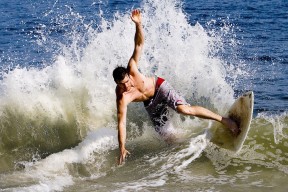 开云体育网址-俱乐部与地方企业签订长期赞助协议 稳定资金来源，俱乐部赞助费排行榜