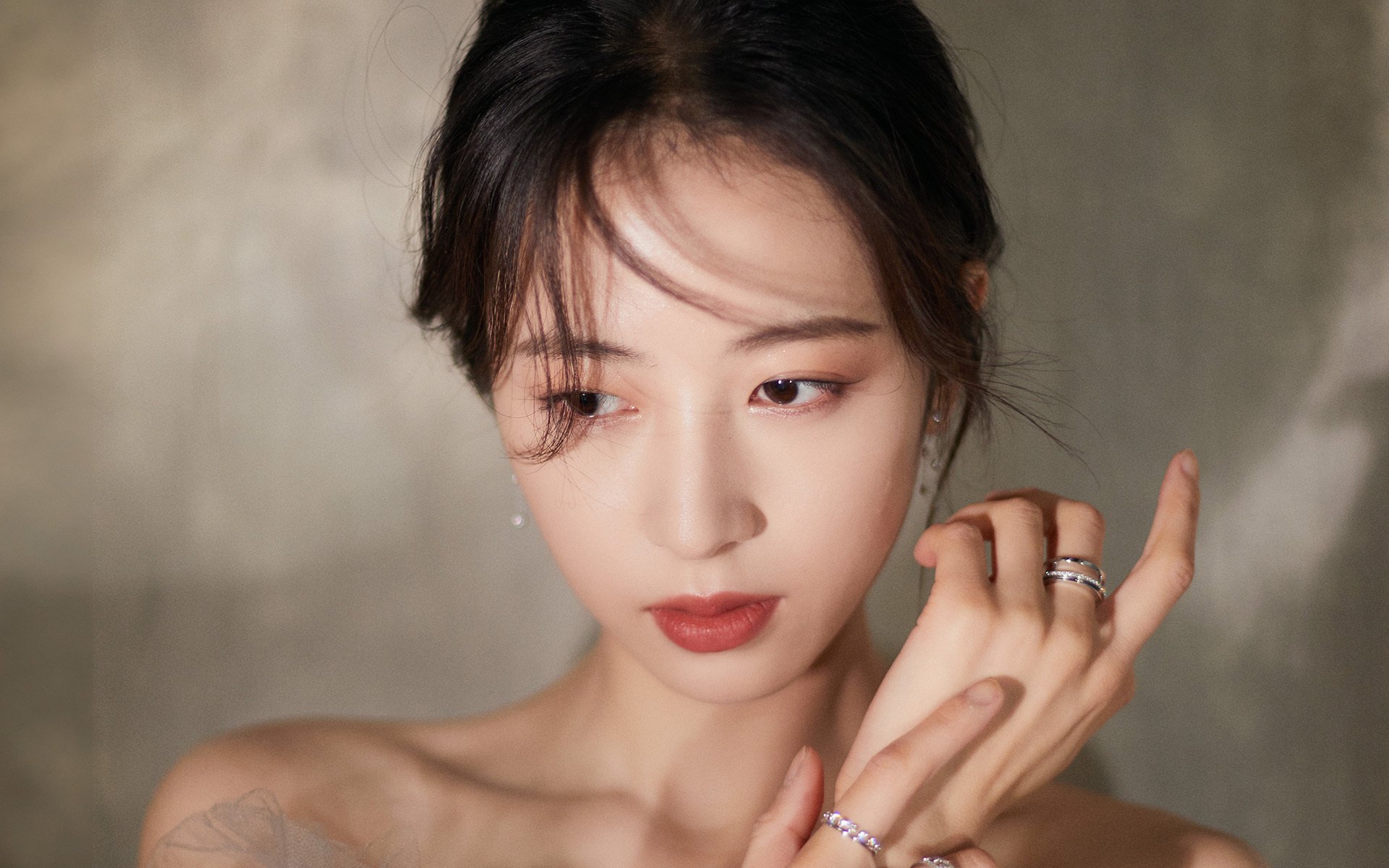 英超冠军宝座争夺：悬念持续，精彩不断！，英超冠军列表